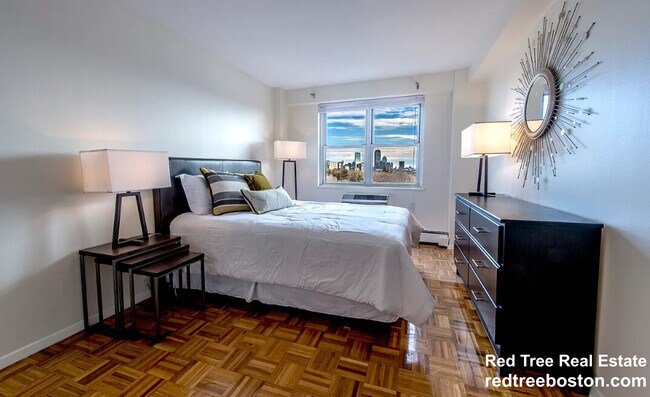 208 Freeman St, Unit #903