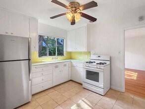 1300 Hoover St, Unit APT 3 in Menlo Park, CA - Building Photo - Building Photo