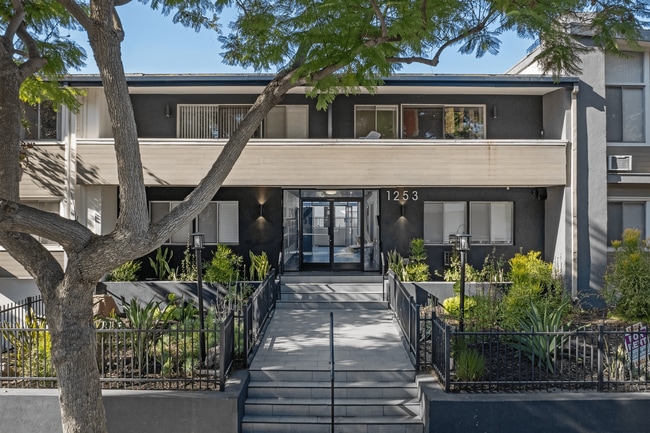1253 Havenhurst Drive