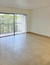 7012 NW 179th St in Hialeah, FL - Building Photo - Building Photo