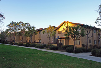 Chateau Hacienda Villas in Ventura, CA - Building Photo - Building Photo