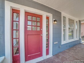 732 N Pine St in San Antonio, TX - Building Photo - Building Photo