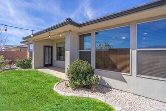 3158 E Fuchsia Dr in Saint George, UT - Foto de edificio - Building Photo