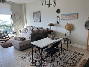 1300 Ponce de Leon in Coral Gables, FL - Building Photo - Building Photo