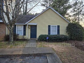 200 Sheraton Ct in Mcdonough, GA - Building Photo