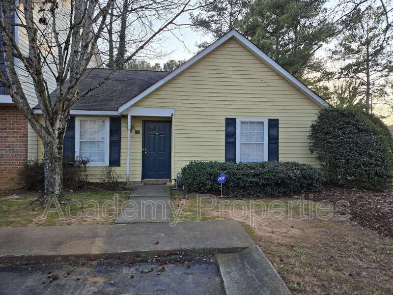 200 Sheraton Ct in Mcdonough, GA - Building Photo