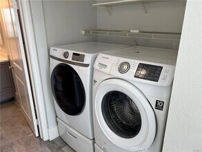 1801 E Katella Ave in Anaheim, CA - Foto de edificio - Building Photo