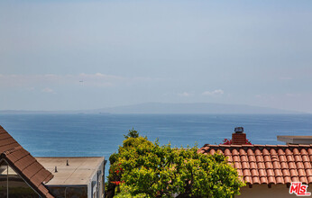 18421 Coastline Dr in Malibu, CA - Building Photo - Building Photo