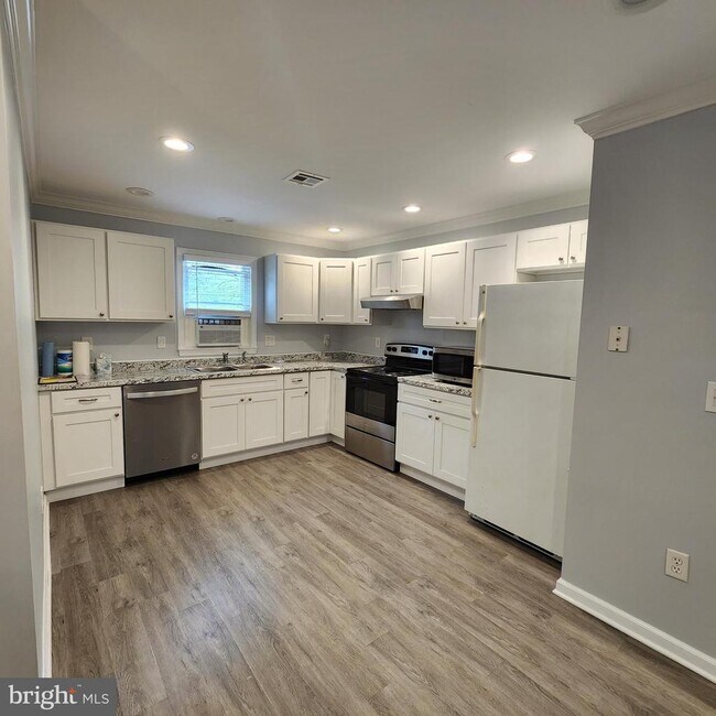 717 Freehold Rd in Jackson Township, NJ - Building Photo - Building Photo