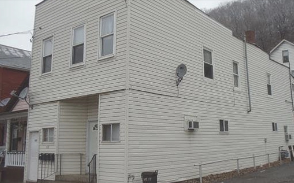 118 Broad St in Leetsdale, PA - Building Photo