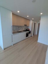 6468 Willingdon Av in Burnaby, BC - Building Photo - Building Photo