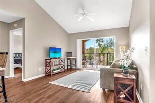 1250 Wildwood Lakes Blvd in Naples, FL - Building Photo