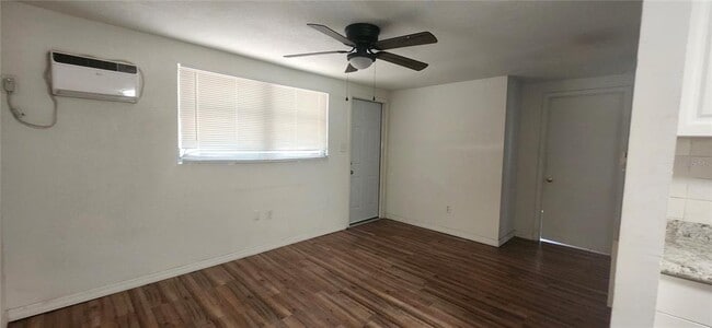 5320 Pine St in Seffner, FL - Building Photo - Building Photo