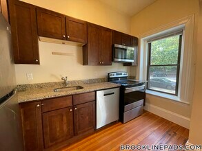 1463 Beacon St in Brookline, MA - Building Photo - Building Photo
