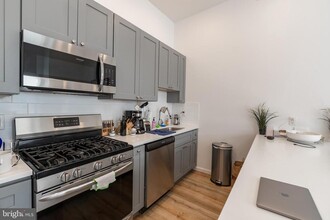 742 S 4th St in Philadelphia, PA - Building Photo - Building Photo
