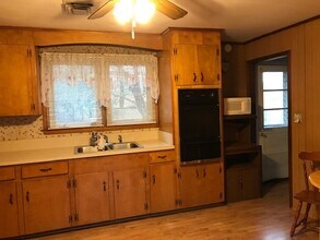 649 Chester River Beach Rd in Grasonville, MD - Building Photo - Building Photo