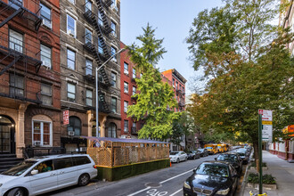 120 E 4th St in New York, NY - Foto de edificio - Building Photo