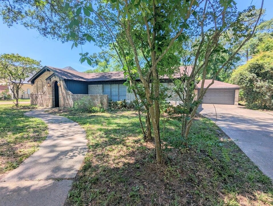 1852 Crystal Forest Dr Photo