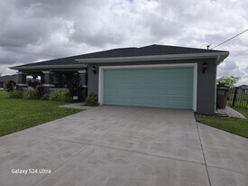 2711 Nelson Rd N in Cape Coral, FL - Building Photo