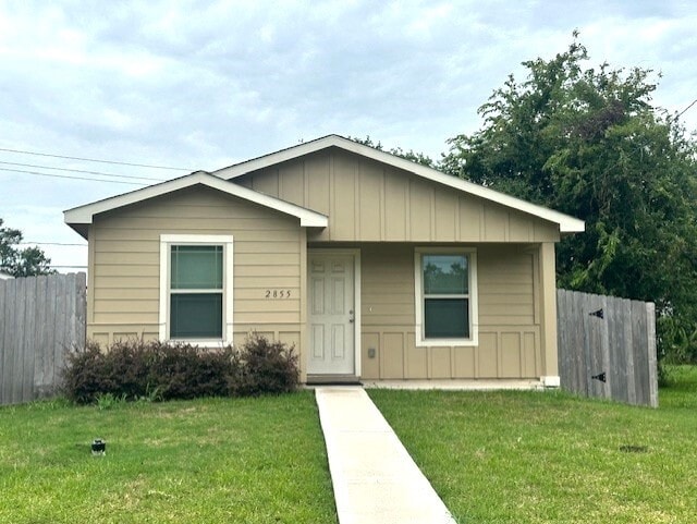 2855 Golf Crest Dr in Wharton, TX - Building Photo - Building Photo