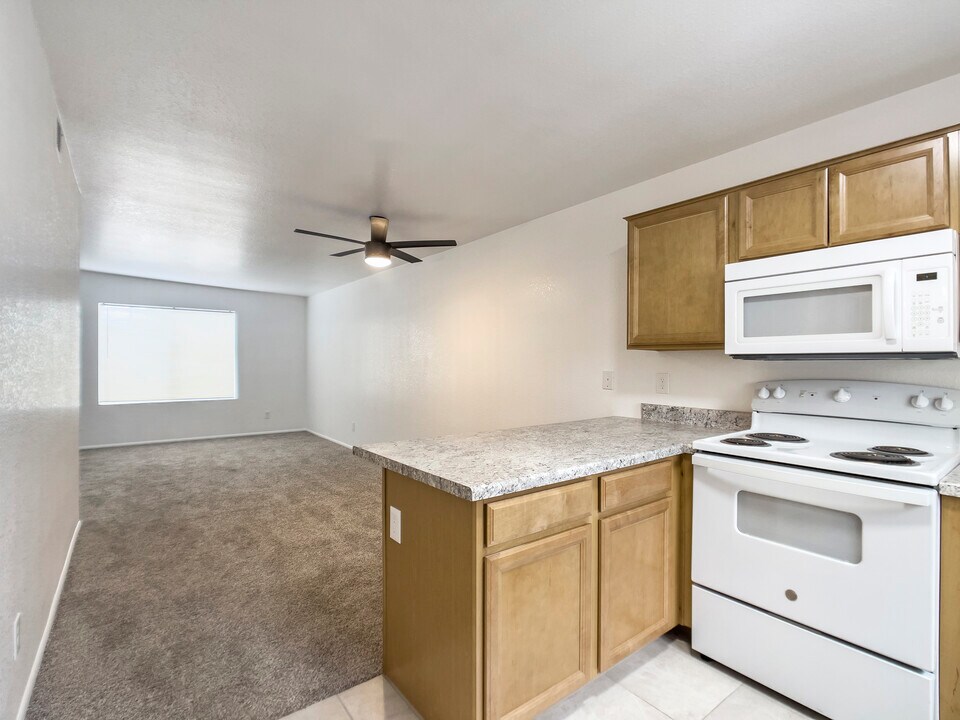 Santa Cruz Villas in Phoenix, AZ - Building Photo