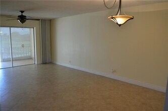 1005 Country Club Dr in Margate, FL - Building Photo - Building Photo