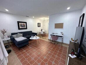 4485 SW 7th St in Coral Gables, FL - Building Photo - Building Photo