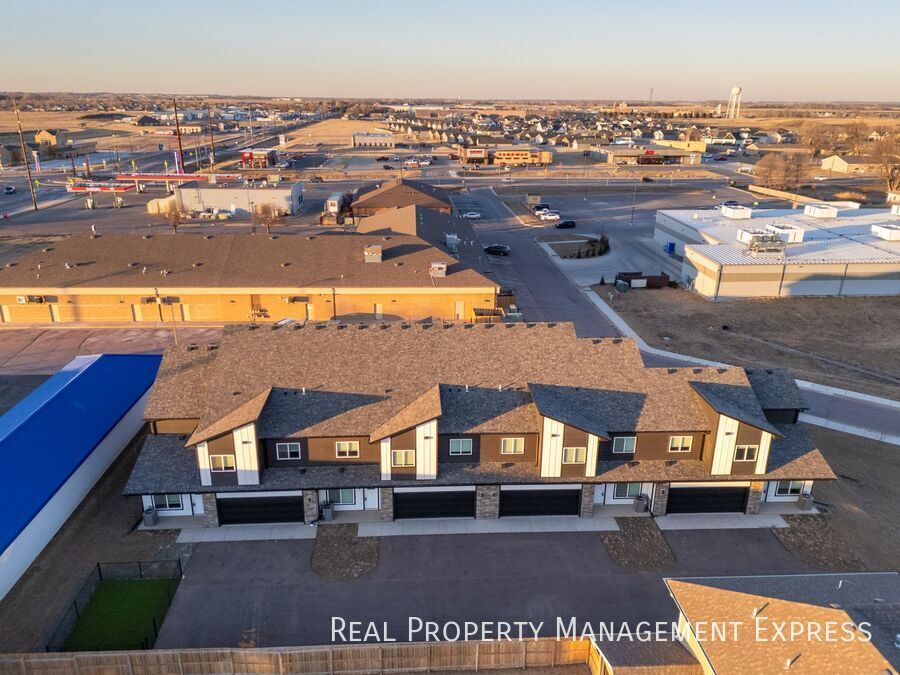 301 Harvest Trail in Harrisburg, SD - Building Photo