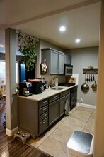 2802 NE Ocker Dr, Unit Floor 1 in Bend, OR - Foto de edificio - Building Photo