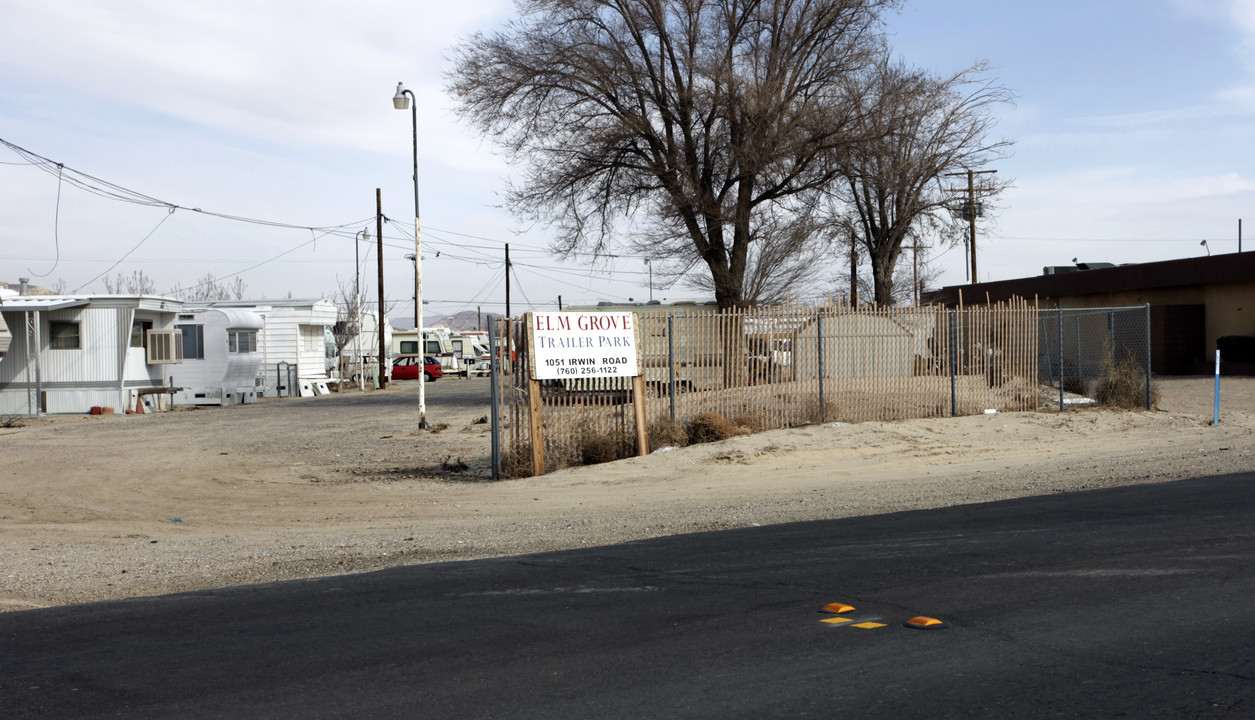 1051 Irwin Rd in Barstow, CA - Foto de edificio