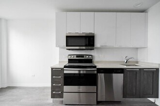 940 W Winona St in Chicago, IL - Building Photo - Building Photo