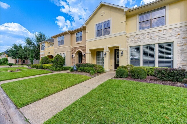 2011 Spring Cedar Ln in Houston, TX - Building Photo - Building Photo