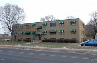 4653 Central Ave NE in Columbia Heights, MN - Building Photo - Building Photo