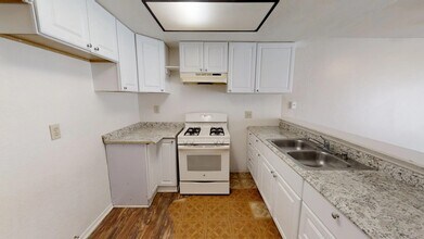 936 E Fairway Dr in Colton, CA - Foto de edificio - Building Photo