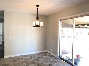 122 Anchor Dr in Hendersonville, TN - Foto de edificio - Building Photo