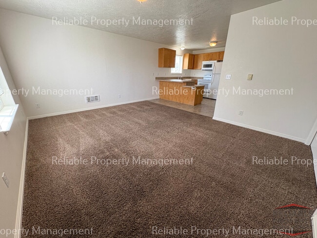 3723 Deloy Dr, Unit 1 in Idaho Falls, ID - Foto de edificio - Building Photo