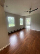 16 Canine Rd in Holtsville, NY - Foto de edificio - Building Photo