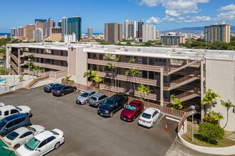 Aleo Hale Condominiums in Honolulu, HI - Building Photo - Building Photo