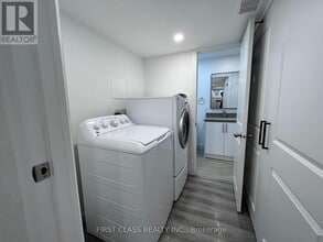 2571 Palisander Ave in Mississauga, ON - Building Photo - Building Photo