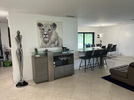 2400 SW 86th Ave in Davie, FL - Building Photo