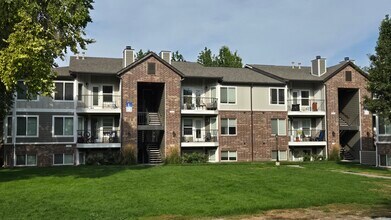 The Springs of Royal Oaks in Boise, ID - Building Photo - Building Photo