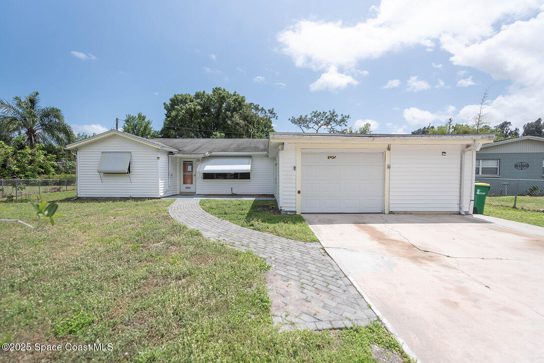 2934 Matthew Dr in Rockledge, FL - Foto de edificio