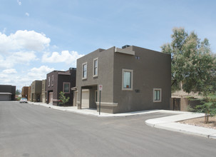 3037 N Estrella Ave in Tucson, AZ - Foto de edificio - Building Photo