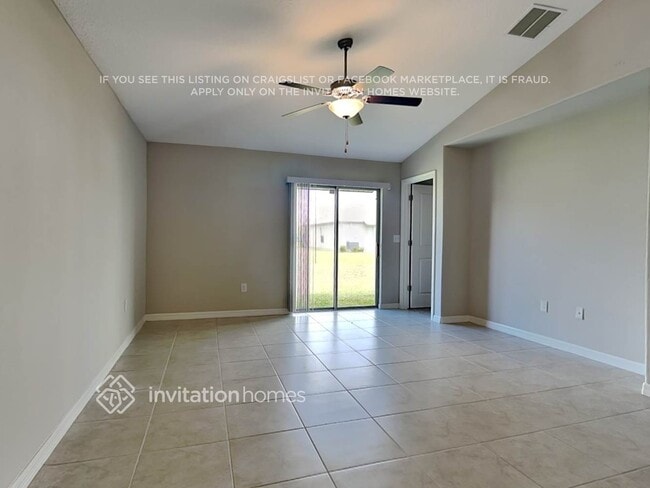 7114 Paradise Island Ct in Sun City Center, FL - Foto de edificio - Building Photo