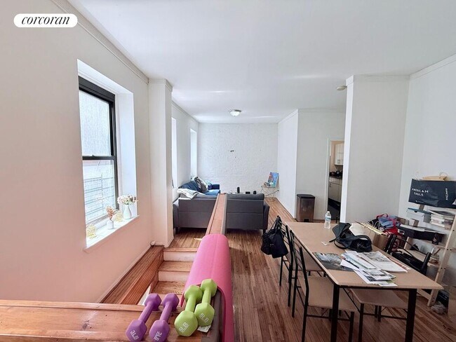 226 E 53rd St in New York, NY - Building Photo - Building Photo