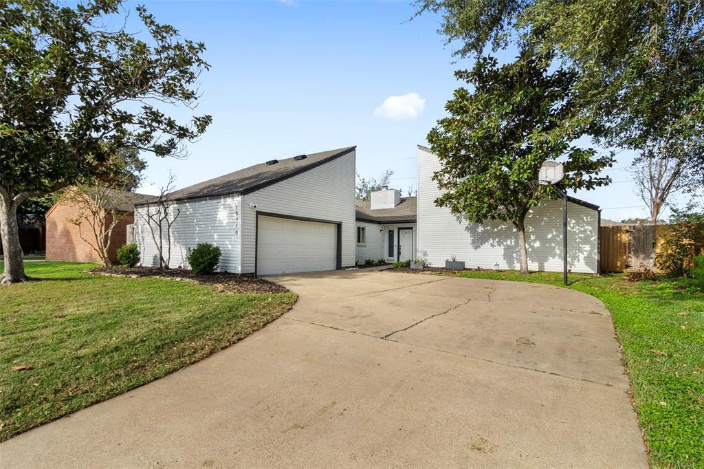 15910 Heron Gate Dr in Houston, TX - Building Photo