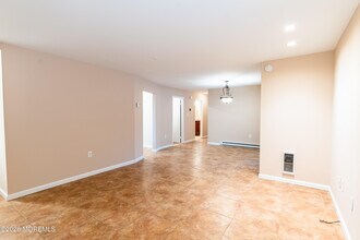 69 Overlook Way in Englishtown, NJ - Building Photo - Building Photo