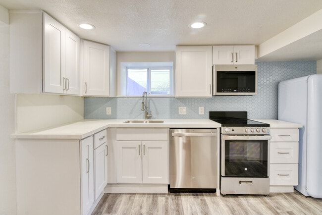 6604 NE Flanders St, Unit 2 in Portland, OR - Building Photo - Building Photo