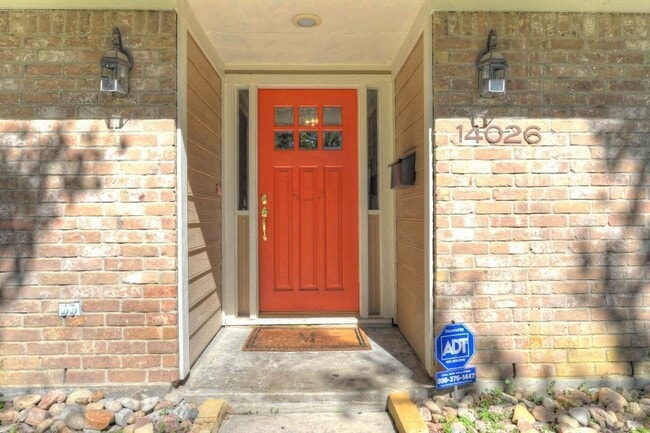 14026 St Marys Ln in Houston, TX - Building Photo - Building Photo