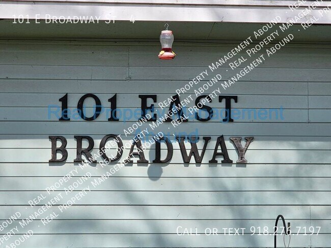 101 E Broadway St-Unit -4 in Owasso, OK - Building Photo - Building Photo